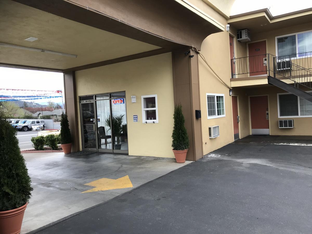 Sunset Inn Grants Pass Exteriör bild