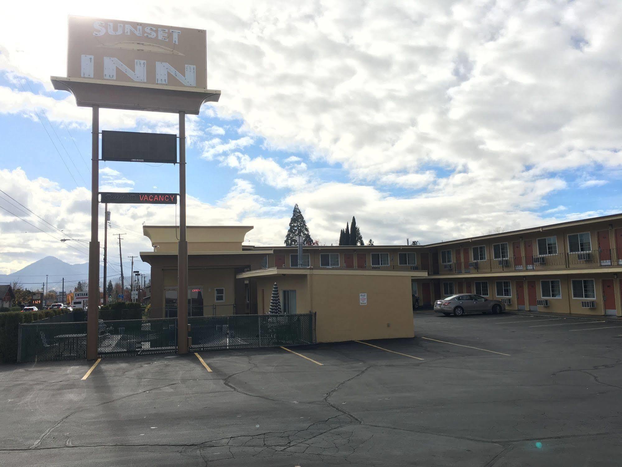 Sunset Inn Grants Pass Exteriör bild